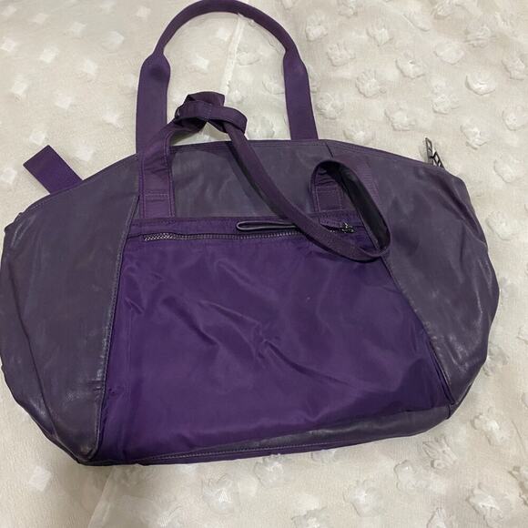 Lululemon Athletica Free to Be Sports Bag Duffle Luggage Gym Tote Purple Yoga - Picture 2 of 6